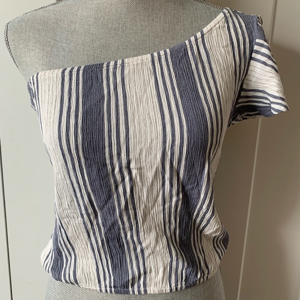 Veronica M. One shoulder Top